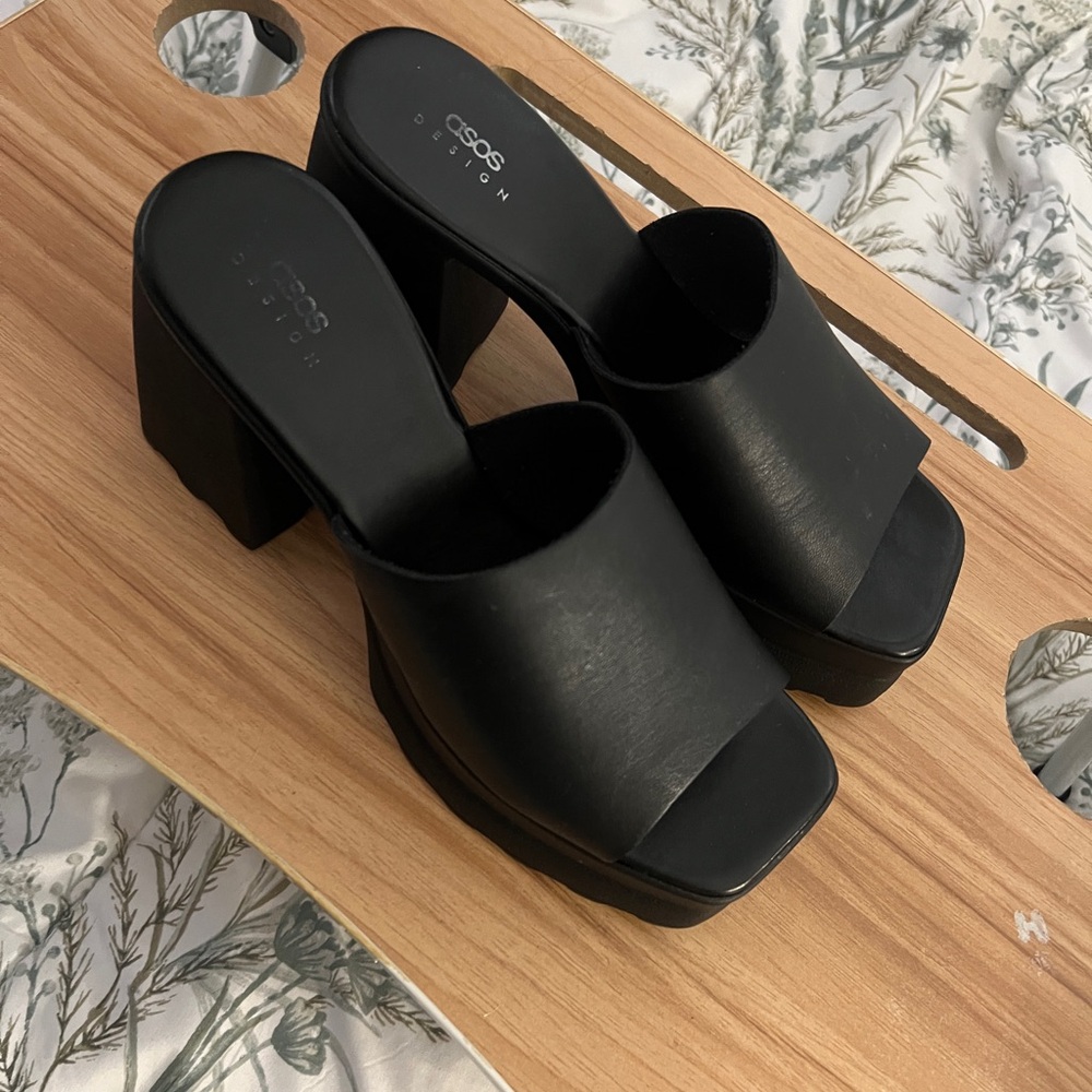ASOS DESIGN Wide Fit Wesley chunky platform heeled sandals in black
